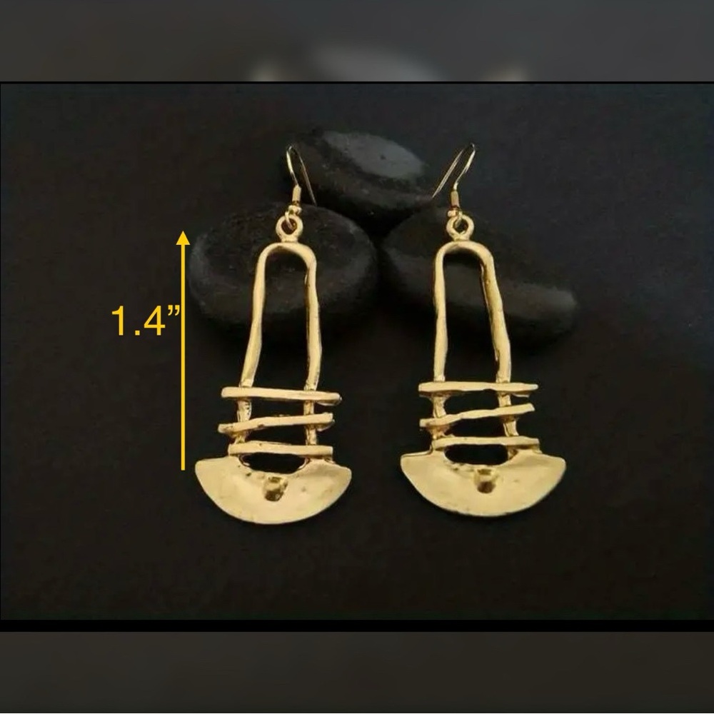 Gold Tone Dangle Earrings for Pierced Ears Elegant and Lightweight - Picture 2 of 4